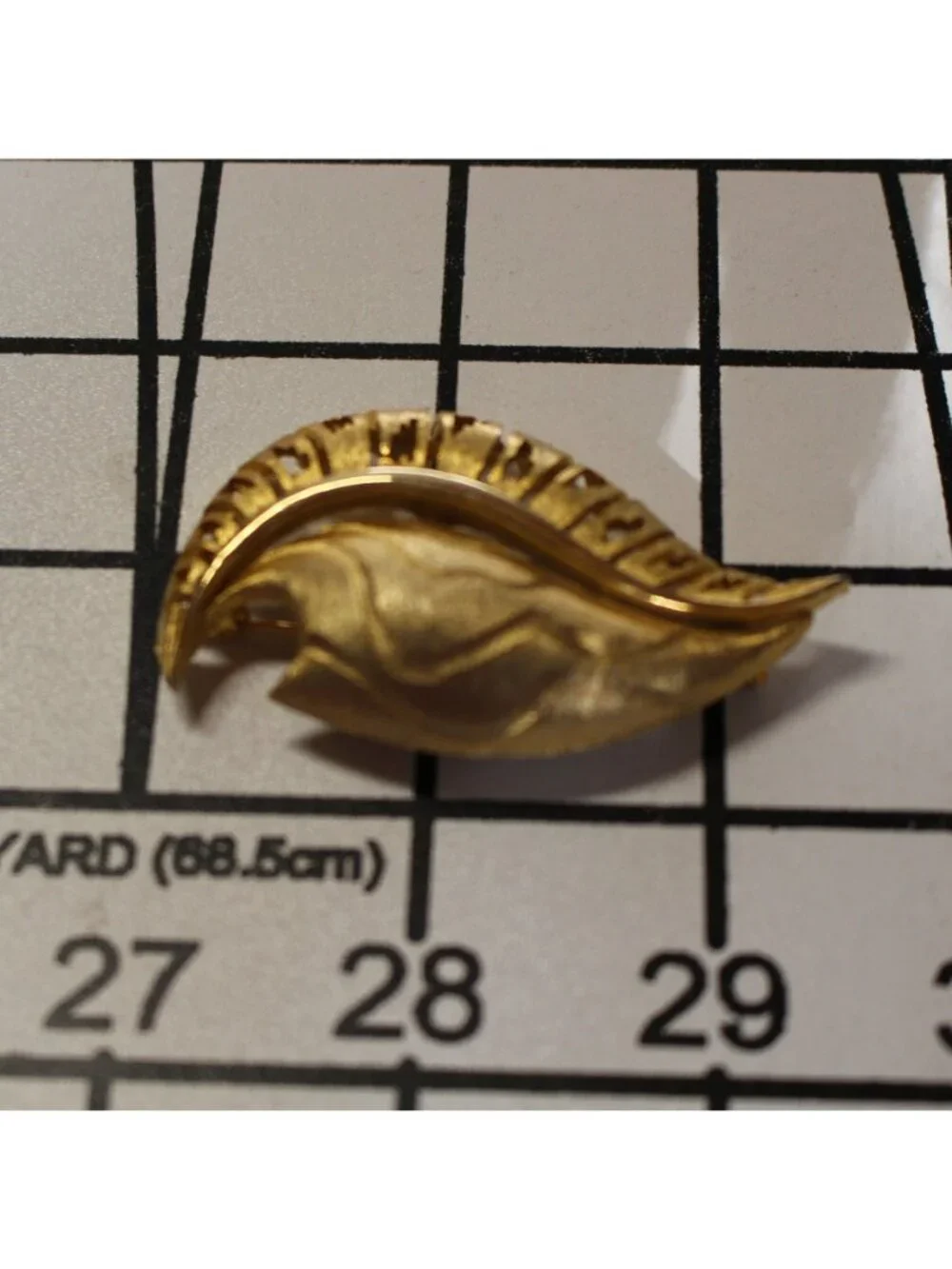 Vintage Signed JJ Jonette Jewelry Gold Tone Textured Open Work Leaf Brooch Pin